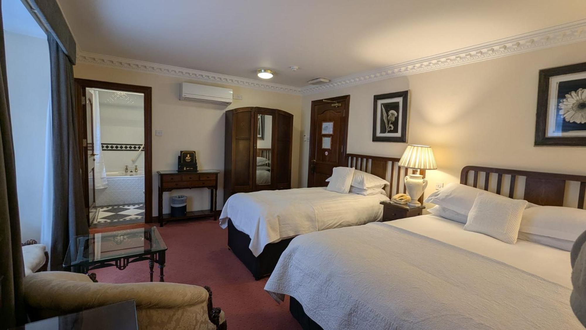Foley'S Townhouse Killarney Otel Dış mekan fotoğraf